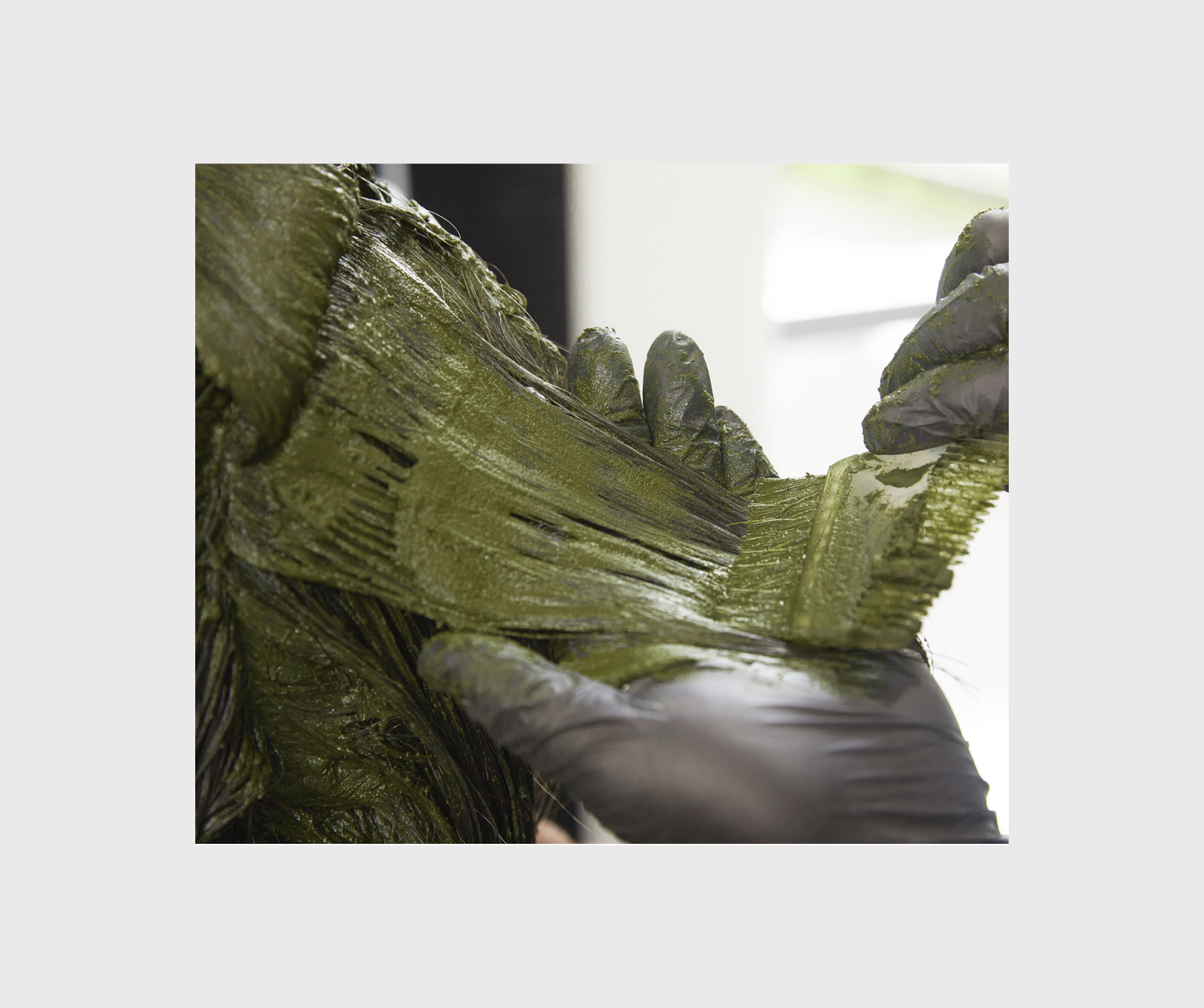 ケーススタディ１ | 白髪染めの負担から開放。自然な色合いでハリとコシのある髪に。